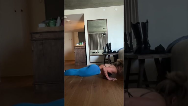 Strong Women Age Better 💪👩‍🦰