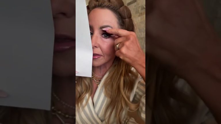 Going LIVE on Sunday 11 to share my fav beauty tips like this one! Register free: chalene.com/hacks